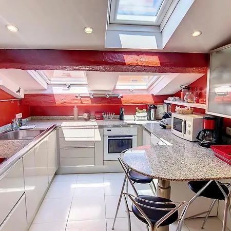 Henri Camille Real Estate - Roof - 2 Bedrooms Downtown W Rooftop *